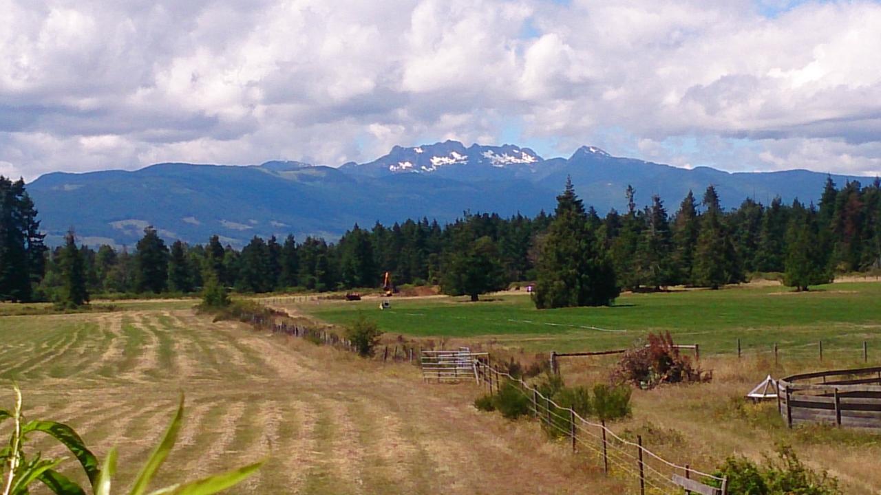 Paradise Acres Ranch Nanoose Bay Экстерьер фото